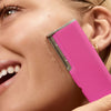 Dermaplaning twarzy dla gladkiej i promiennej skory