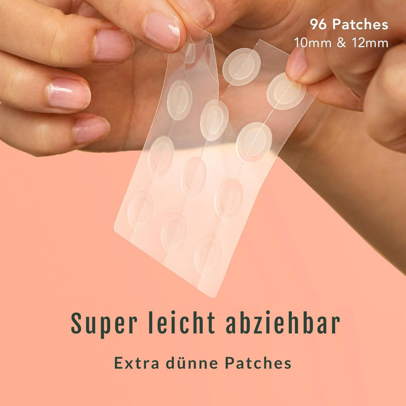 Nahaufnahme eines einzelnen Silky Planet Anti-Pickel Pflasters – ultradünn, transparent, matte Ränder, kaum sichtbar auf dem Hautton.