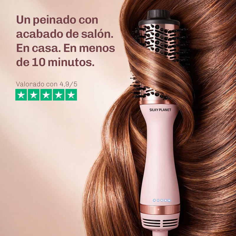 Cepillo ovalado de titanio con distribución uniforme del calor para un peinado suave y brillante.